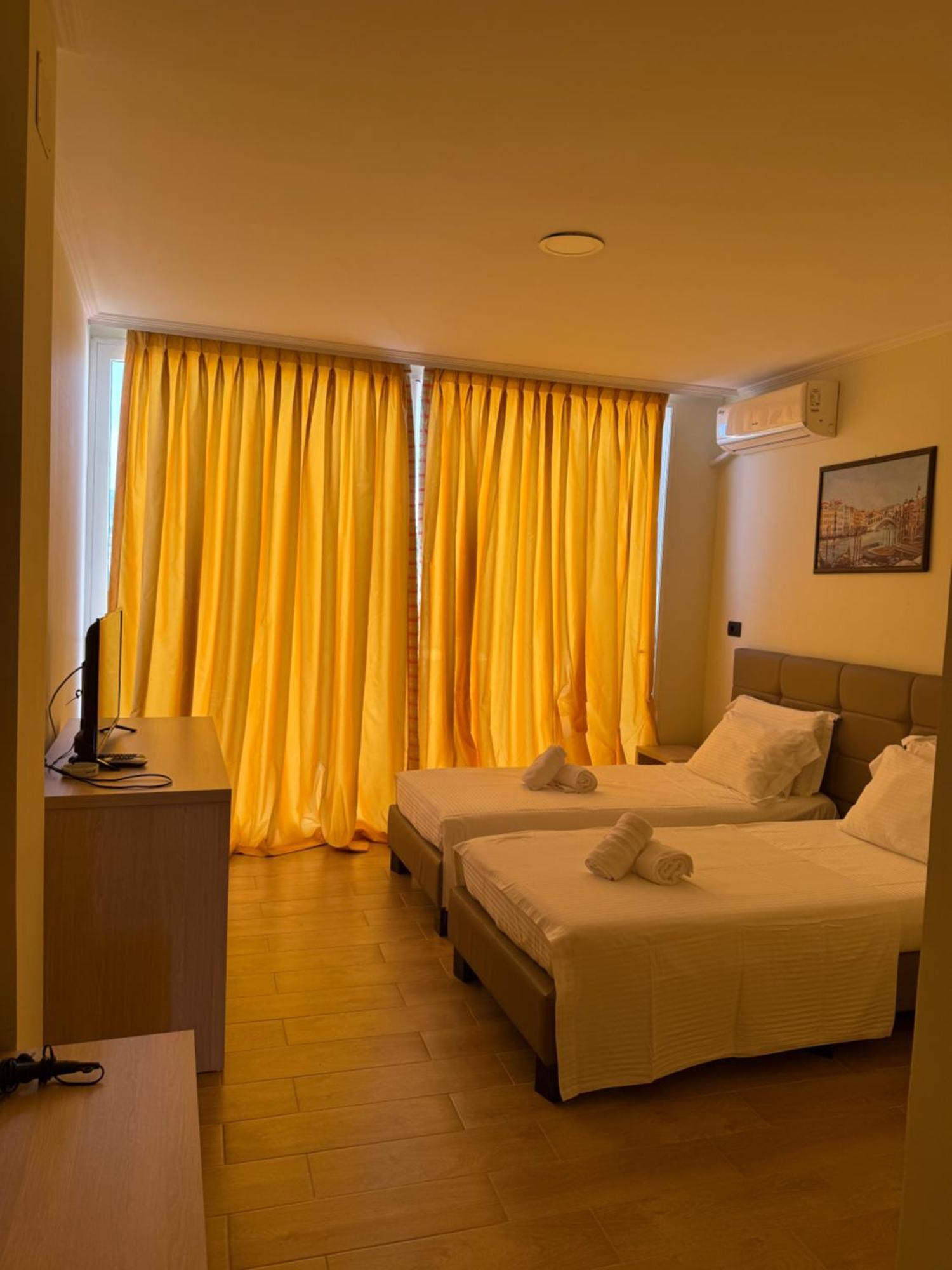 Double or Twin Room Sea View